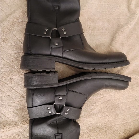 Boots - Picture 3 of 3